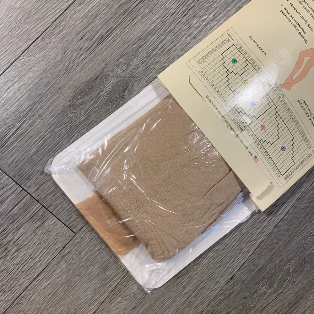 Spanx Sheer Fashion Tights Diamond Pattern Nude size E NEW